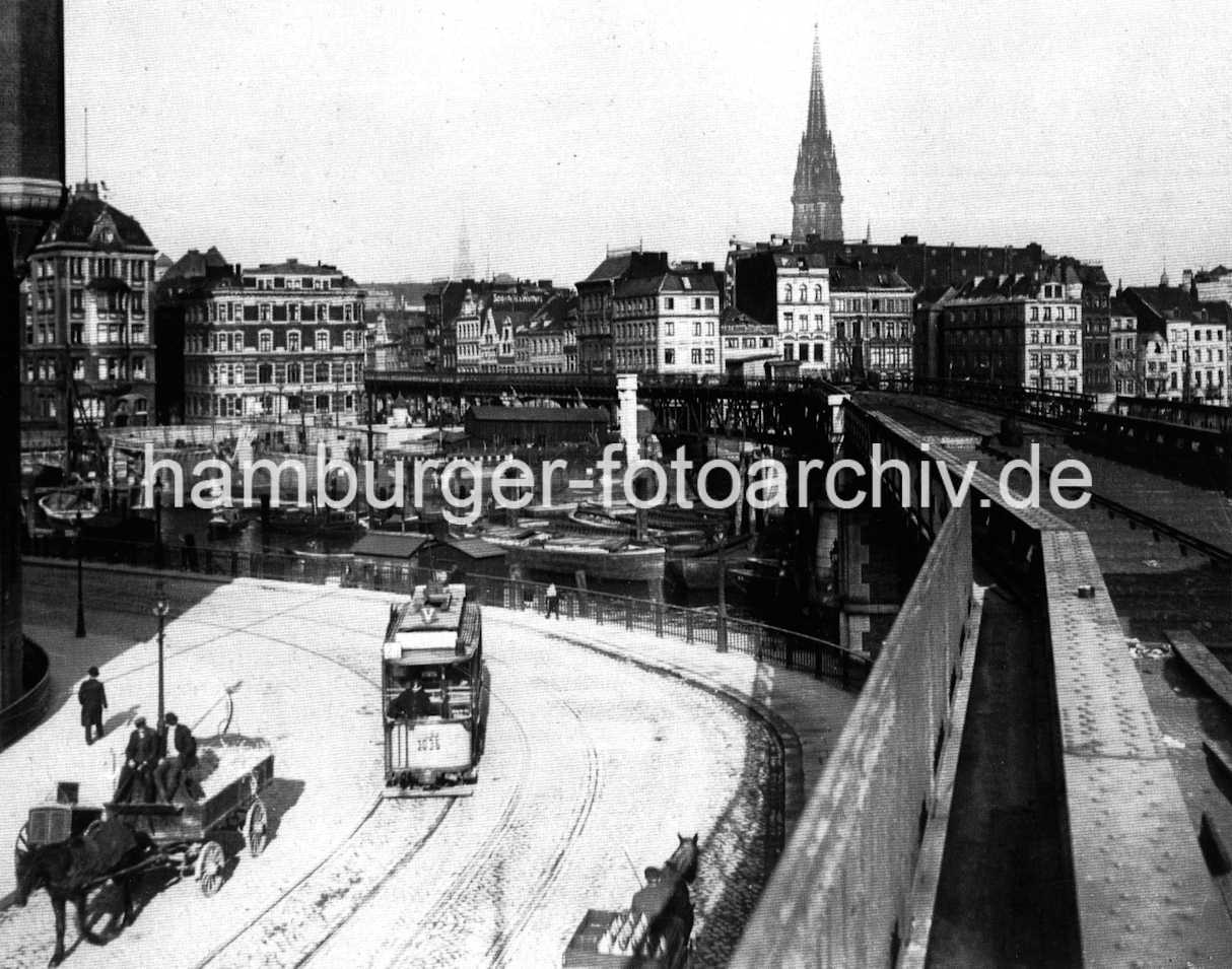 X09900237 Blick von den Vorsetzen über den Binnenhafen zum Rödingsmarkt.  | Binnenhafen - historisches Hafenbecken in der Hamburger Altstadt.